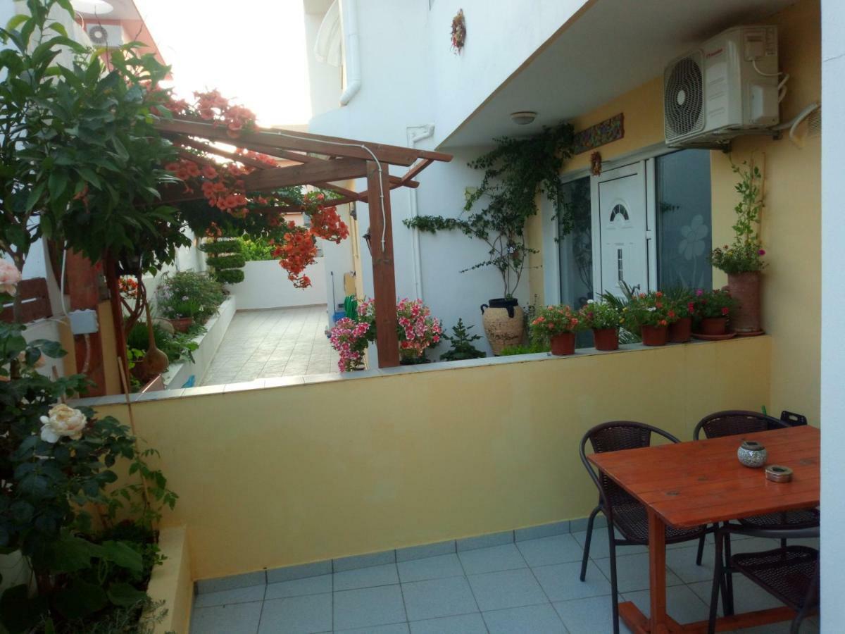 Pantheon Deluxe Apartments Archangelos  Exterior foto